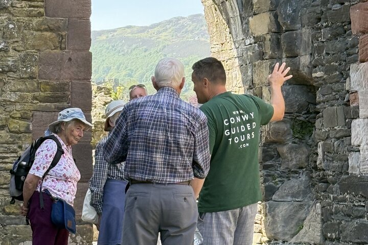 Open groepsrondleiding door Conwy Castle met een officiële gids