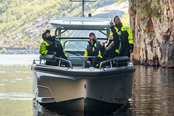 Restauranter i nærheden af Lysefjord Safari on Speedboat