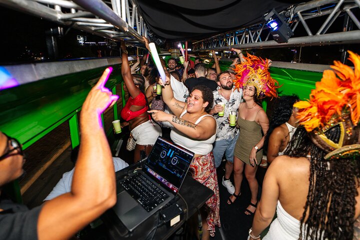 Bus de fête pour la vie nocturne à Aruba avec boissons illimitées et DJ