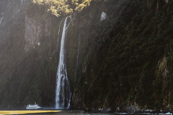 Prisvindende Milford Sound Full Day Tour & Cruise fra Te Anau