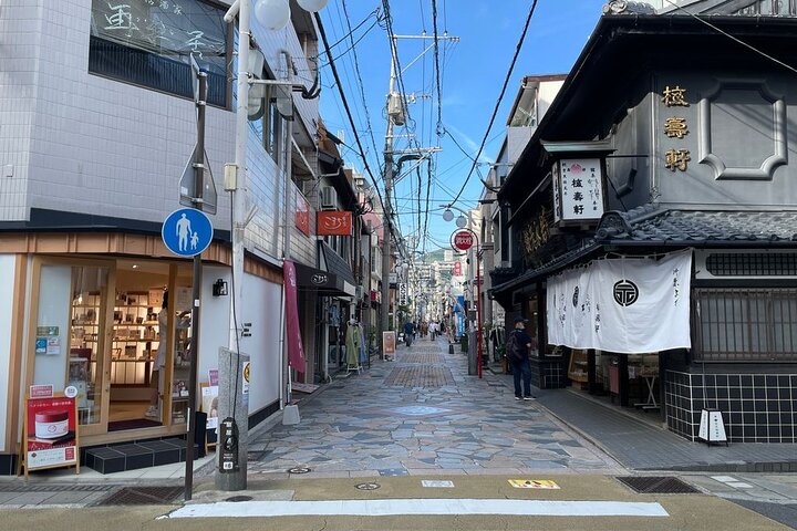 Nagasaki Private Tour med en lokal: Fred, mat og skjulte edelstener