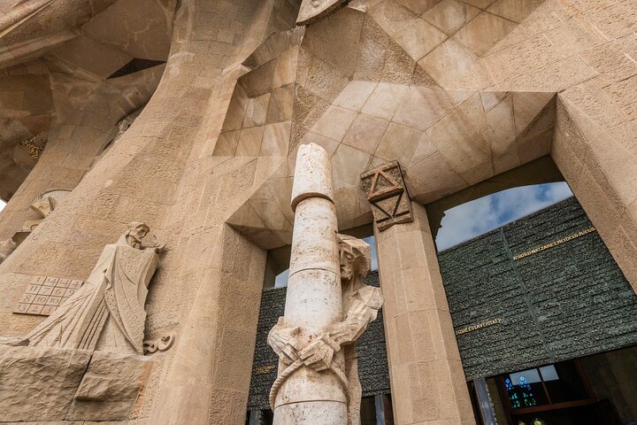 Barcellona : accesso prioritario alla Sagrada Familia e visita guidata