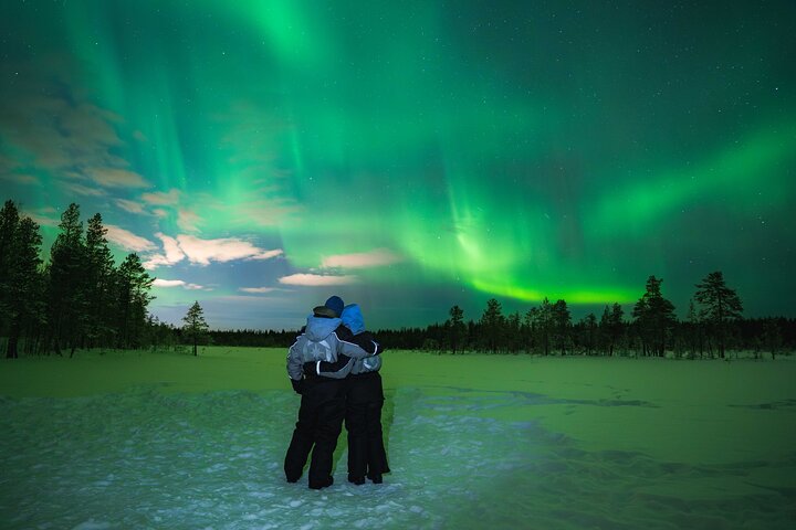 Excursión para grupos pequeños para fotografiar la aurora boreal en Rovaniemi