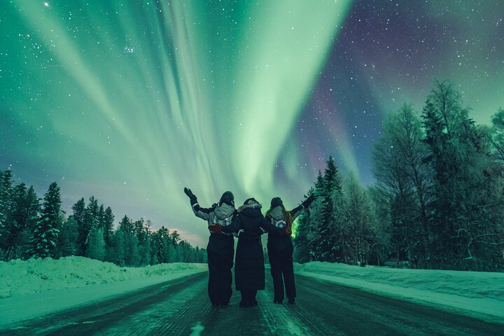 Excursión para grupos pequeños para fotografiar la aurora boreal en Rovaniemi