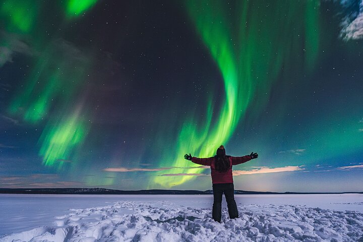 Excursión para grupos pequeños para fotografiar la aurora boreal en Rovaniemi