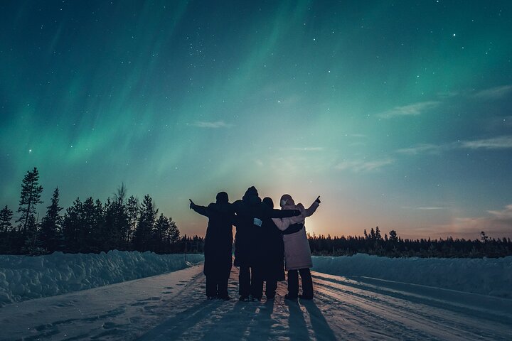 Excursión para grupos pequeños para fotografiar la aurora boreal en Rovaniemi