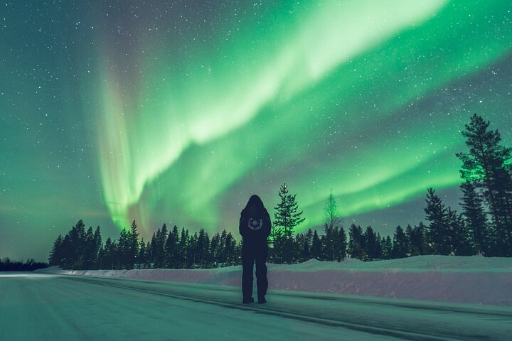 Excursión para grupos pequeños para fotografiar la aurora boreal en Rovaniemi