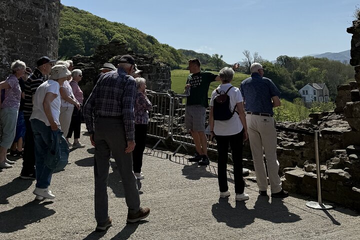 Open groepsrondleiding door Conwy Castle met een officiële gids