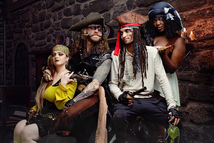 Baltimore Hechizado : La venganza del cuervo, Bones & Ballads Tour fantasma