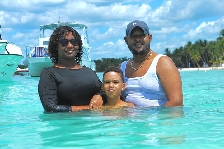 Aventura en Samaná: Cayo Levantado y Salto del Limón.