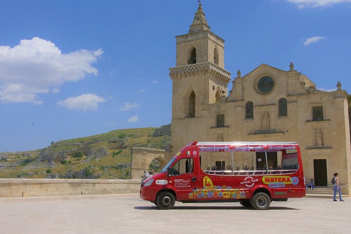 Panoramatour durch die Sassi von Matera im offenen Bus mit Höhlenhaus