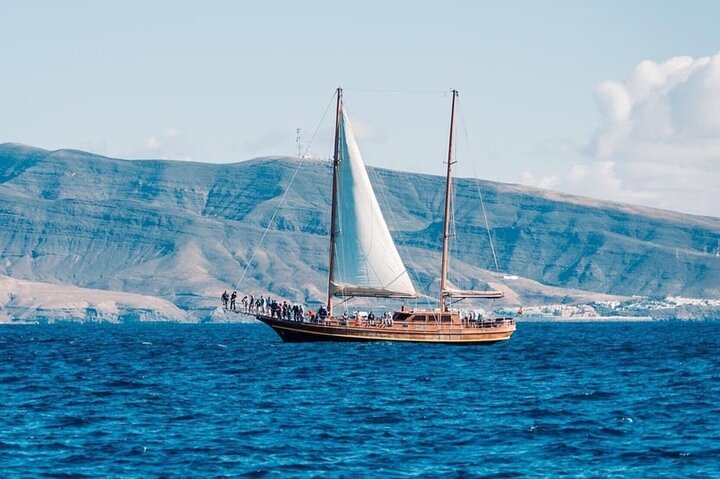 Sunset Boat Fuerteventura med DJ, eksklusiv menu og drikkevarer