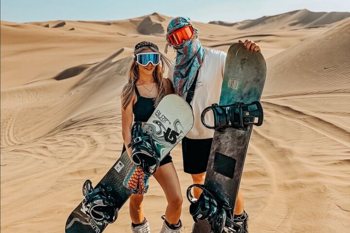 De ultieme sandboard- en sandski-ervaring, zonsondergang, buggy en kampvuur!
