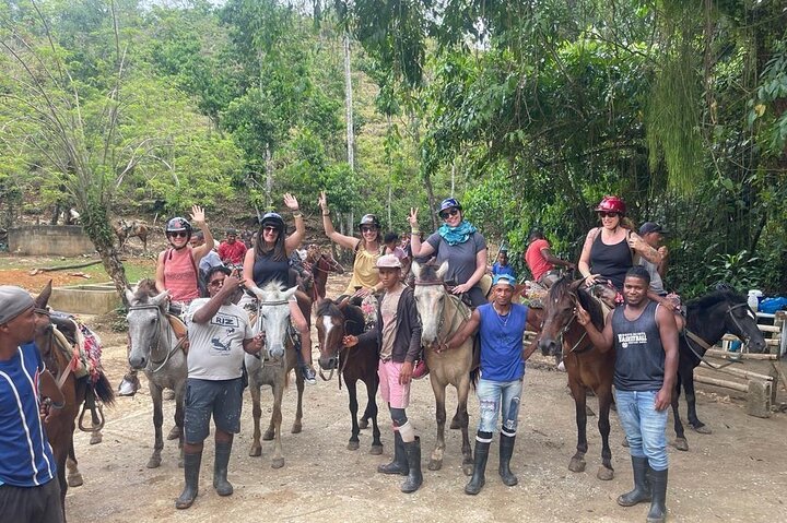 Aventura en Samaná: Cayo Levantado y Salto del Limón.