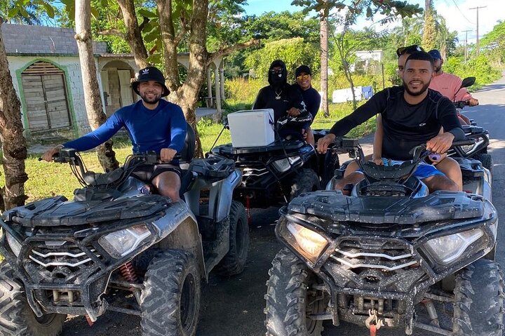 Aventura en Samaná: Cayo Levantado y Salto del Limón.