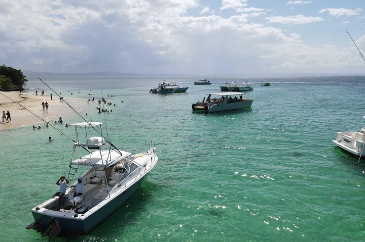 Aventura en Samaná: Cayo Levantado y Salto del Limón.