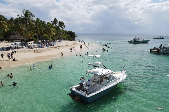 Aventura en Samaná: Cayo Levantado y Salto del Limón.