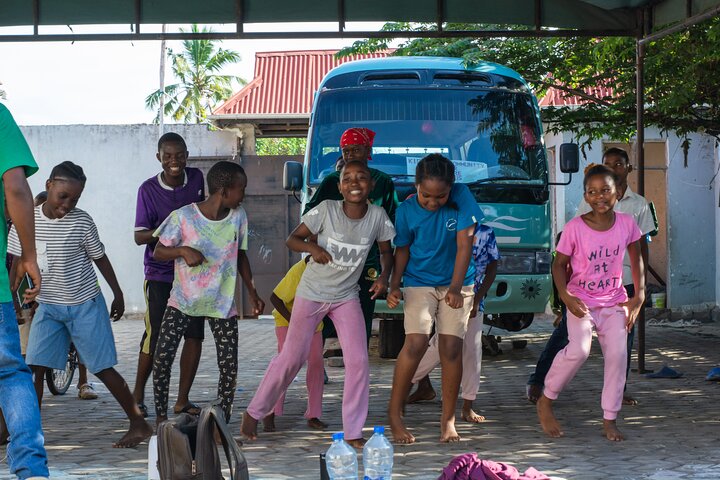 Deltag i de lokale i 3 dage: Homestay, musik, dans og akrobatik