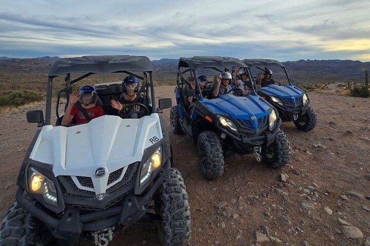 Tour guidé en ATV ou UTV au coucher du soleil pour 2 personnes hors route à Scottsdale