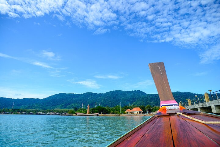 Koh Lanta 4 Islands av Private Longtail Boat med Emerald Cave