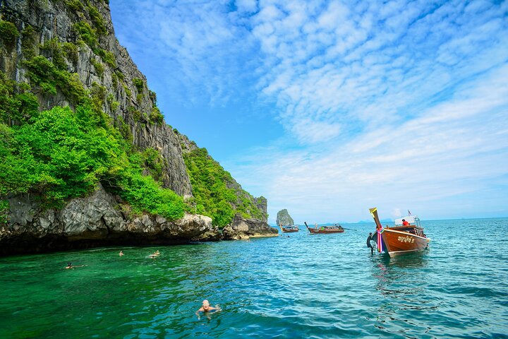 Koh Lanta 4 Islands av Private Longtail Boat med Emerald Cave