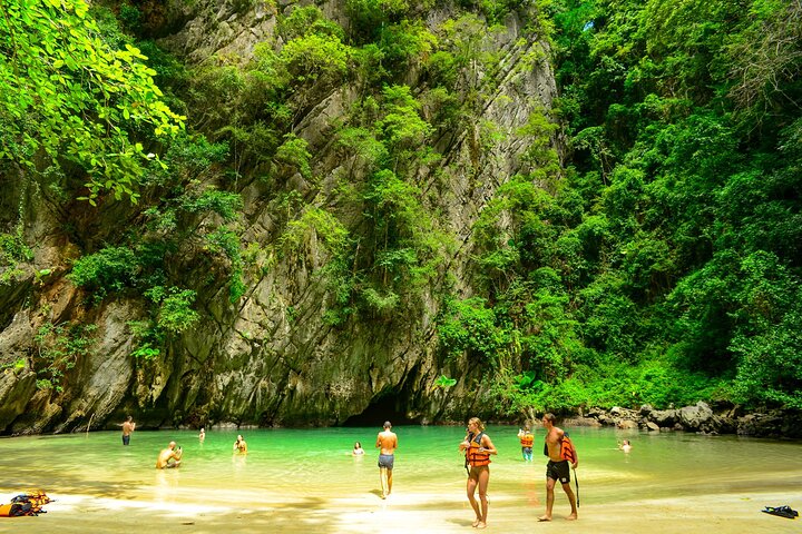 Koh Lanta 4 Islands av Private Longtail Boat med Emerald Cave