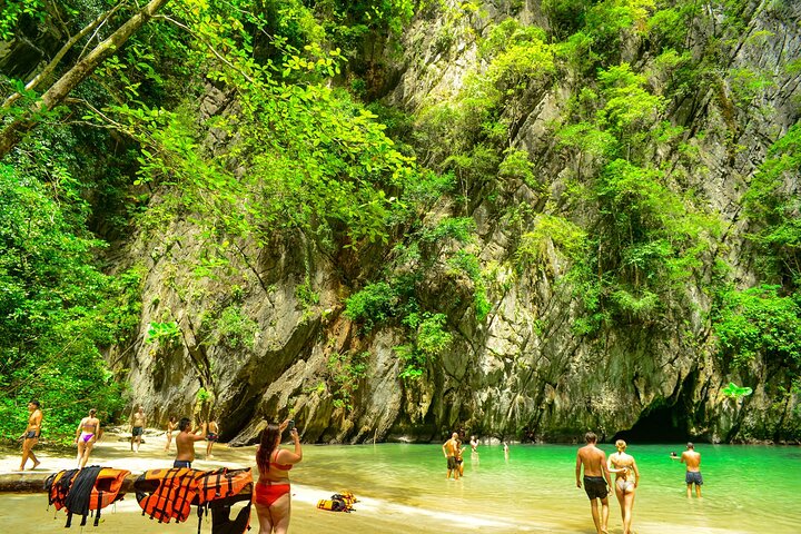 Koh Lanta 4 Islands av Private Longtail Boat med Emerald Cave