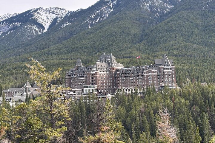 Restauranter i nærheten av Moraine Lake & Louise & Banff Day Tour