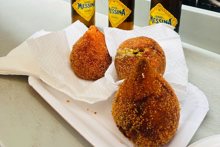 Taormina: Sizilianische Street Food & Wine Tour von Do Eat Better
