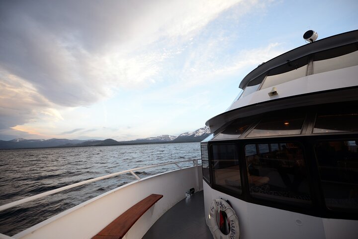 Crociera con degustazione di vini al tramonto a Lake Tahoe