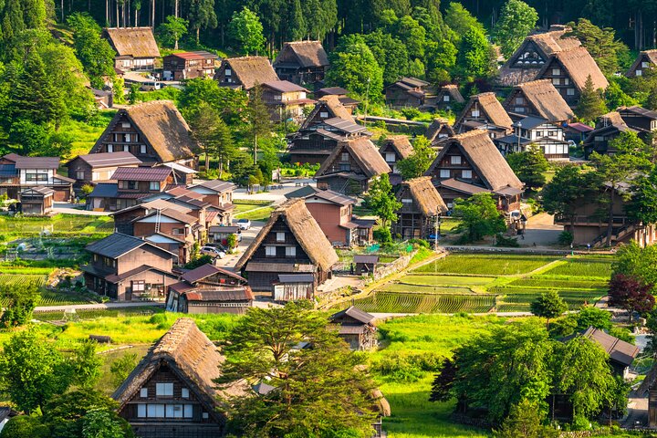 En-vej busbilletter: Takayama til Kanazawa via UNESCO Shirakawa-go
