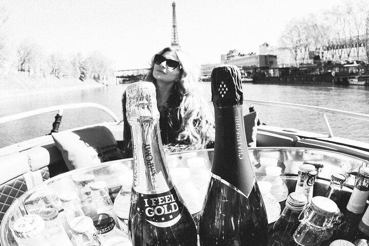 Top Private Cruises in Paris with French Champagne and surprises
