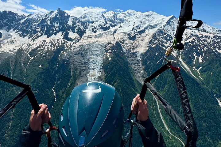 Vuelo en parapente biplaza en Chamonix frente al Mont Blanc