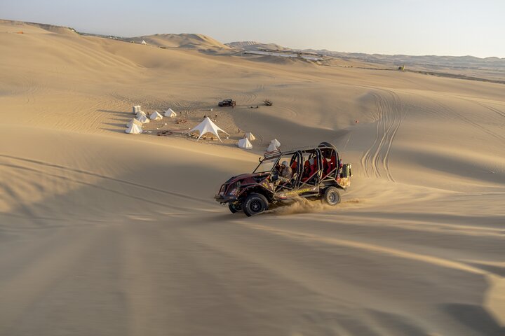 Duna Camp Desert Glamping i Huacachina med buggy och sandboarding