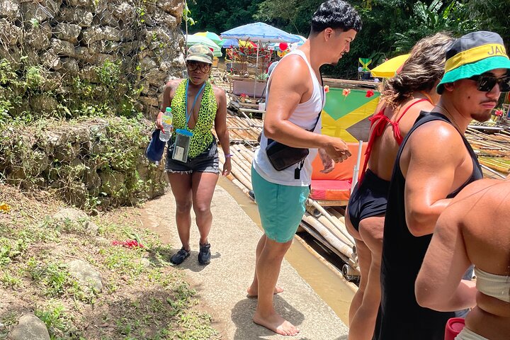 Montego Bay: Bamboo Rafting & Limestone Massage