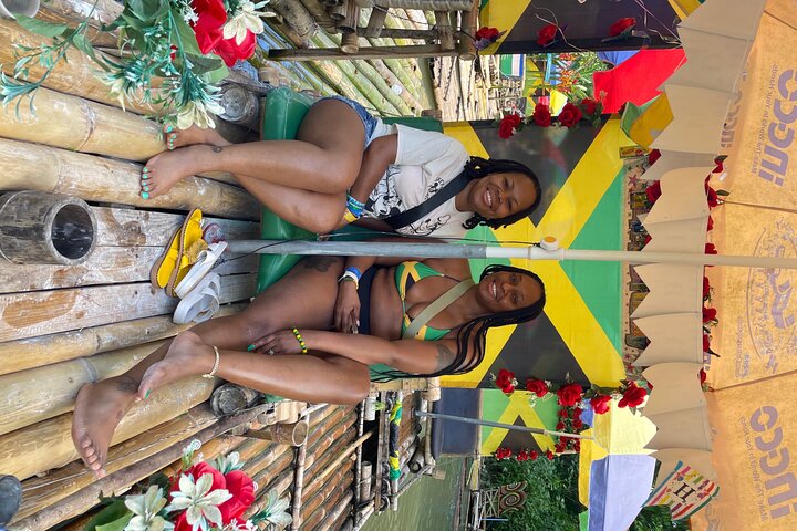 Montego Bay: Bamboo Rafting & Limestone Massage