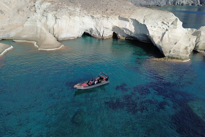 Antiparos Odyssey: Cuevas, laguna azul y encantos costeros|Excursión en barco
