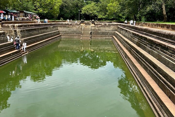 Tour Privado de Patrimônio de Anuradhapura - Tudo Incluído