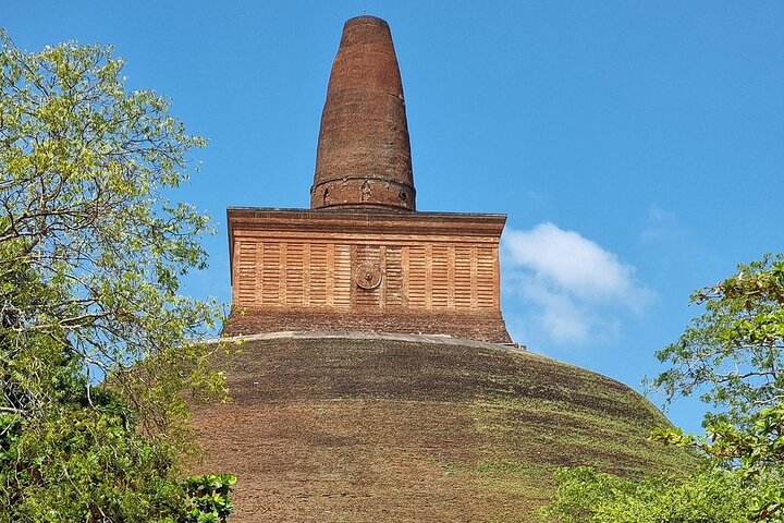 Tour Privado de Patrimônio de Anuradhapura - Tudo Incluído