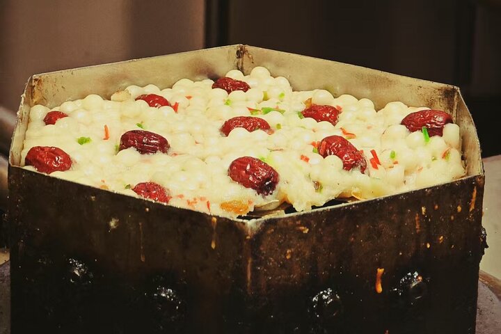 Authentic Street Food Walk with Seasonal Delicacies in Nanjing