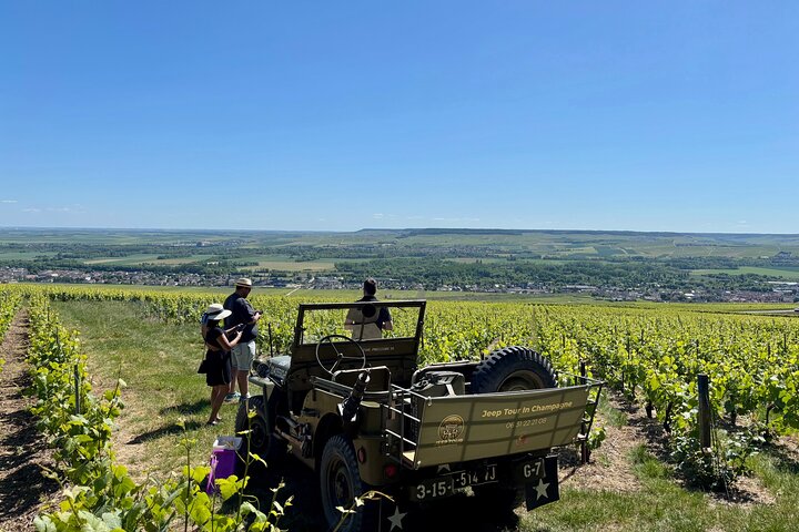 Recorrido en jeep por los viñedos de Champaña con degustación de vinos