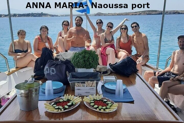 Excursion en bateau d'une demi-journée à Paros au départ du port et de la baie de Naoussa .