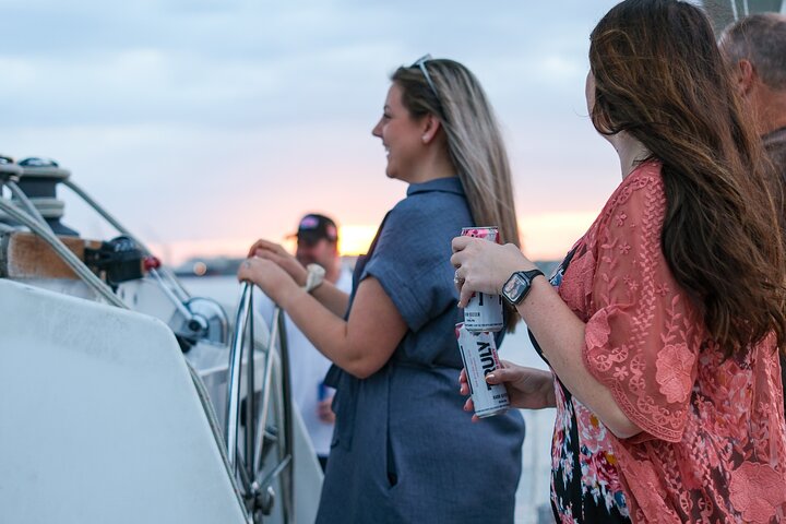 Hoteller i nærheten av Charleston Iconic Sunset Sail - Lux Catamaran w/Bar & Bad