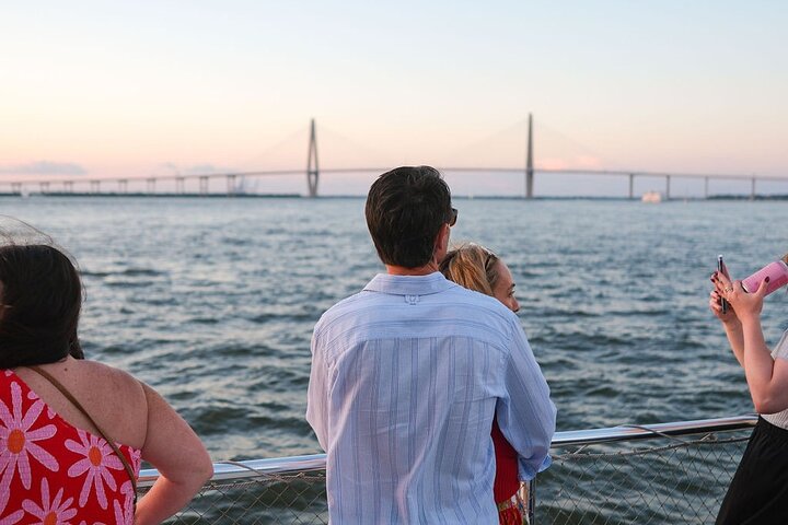 Hoteller i nærheten av Charleston Iconic Sunset Sail - Lux Catamaran w/Bar & Bad