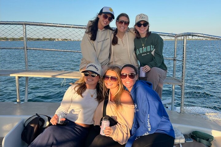 Hoteller i nærheten av Charleston Iconic Sunset Sail - Lux Catamaran w/Bar & Bad