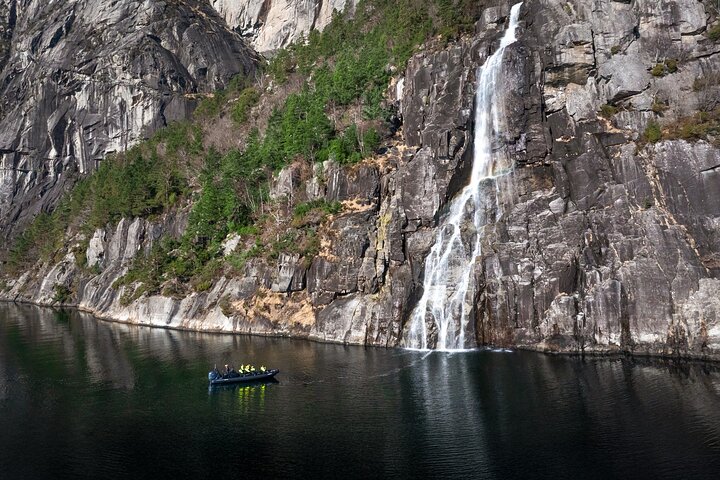 RIB aventura no Lysefjord com passeio turístico pelo fiorde