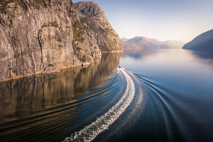 RIB aventura no Lysefjord com passeio turístico pelo fiorde