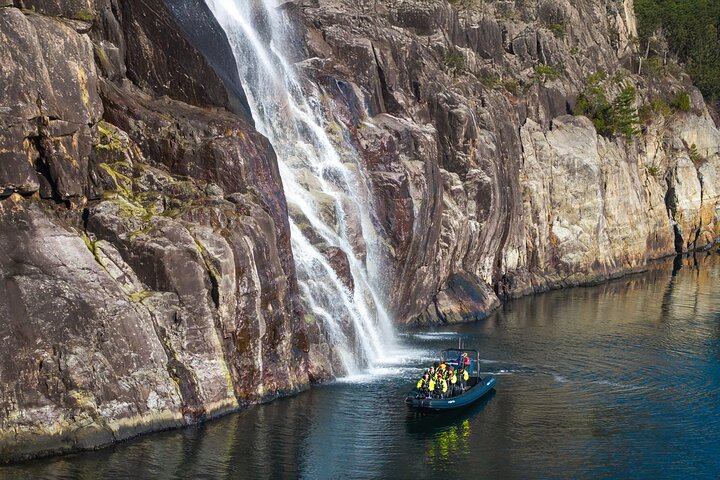 RIB aventura no Lysefjord com passeio turístico pelo fiorde