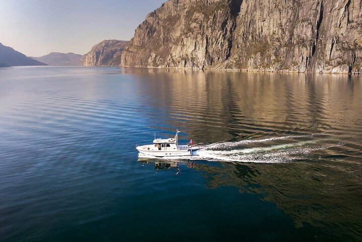 RIB aventura no Lysefjord com passeio turístico pelo fiorde