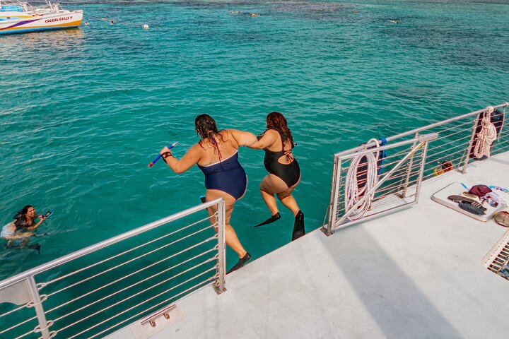 Vela di un giorno in catamarano per l'isola di Icacos da Fajardo